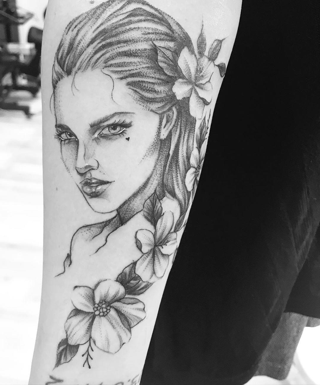 Inksearch tattoo Dominika "Praga"