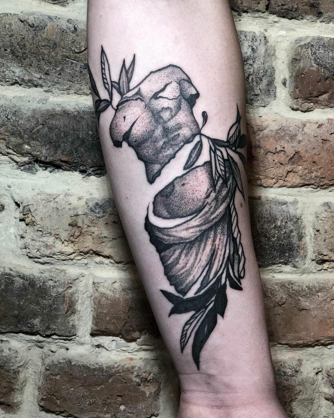 Inksearch tattoo Czarna Wyspa Tattoo