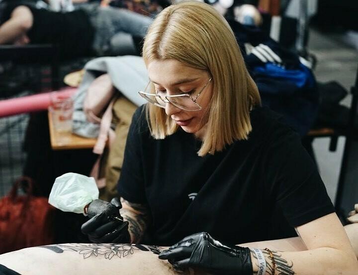 Inksearch tattoo La Familia Tattoo Shop