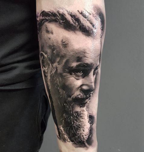 Szymon Wrożyna Tattooer inksearch tattoo